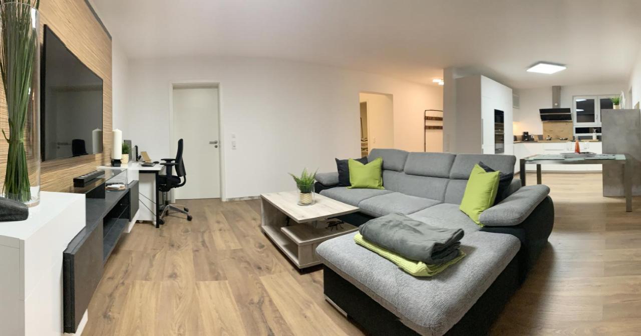 Firmen & Ferienwohnung Brecht 1 Waibstadt エクステリア 写真